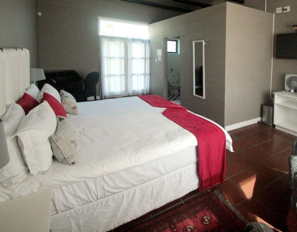1932 House Bed And Breakfast Уолфиш Бей Екстериор снимка